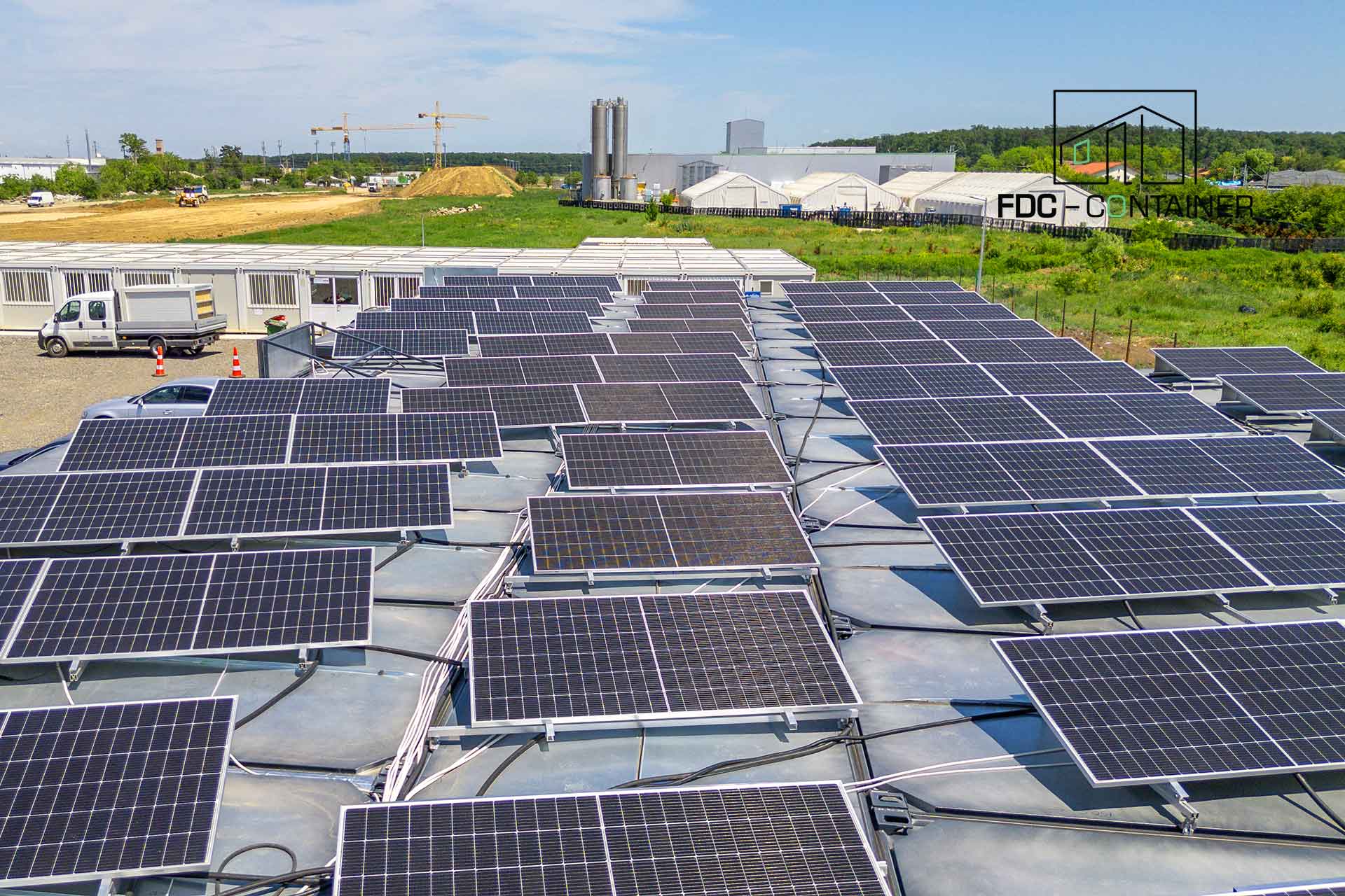 Modulare-Bürokomplexe-mit-Solarzellen-–-FDC-Container