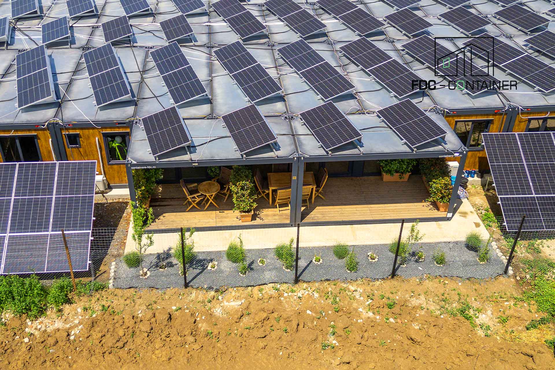 Modulare-Bürokomplexe-mit-Terrasse-–-FDC-Container