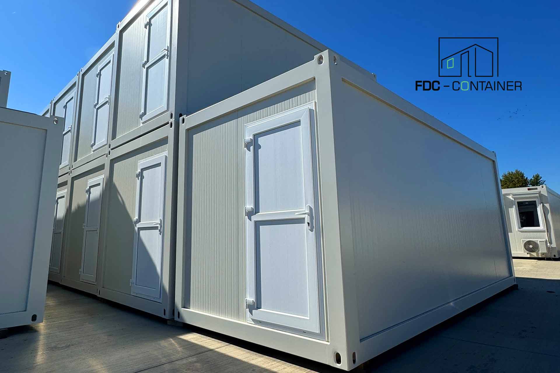 Organisation-Baustelle-Container-Schlafzimmer-UMB-Zugangstüren-–-FDC-Container