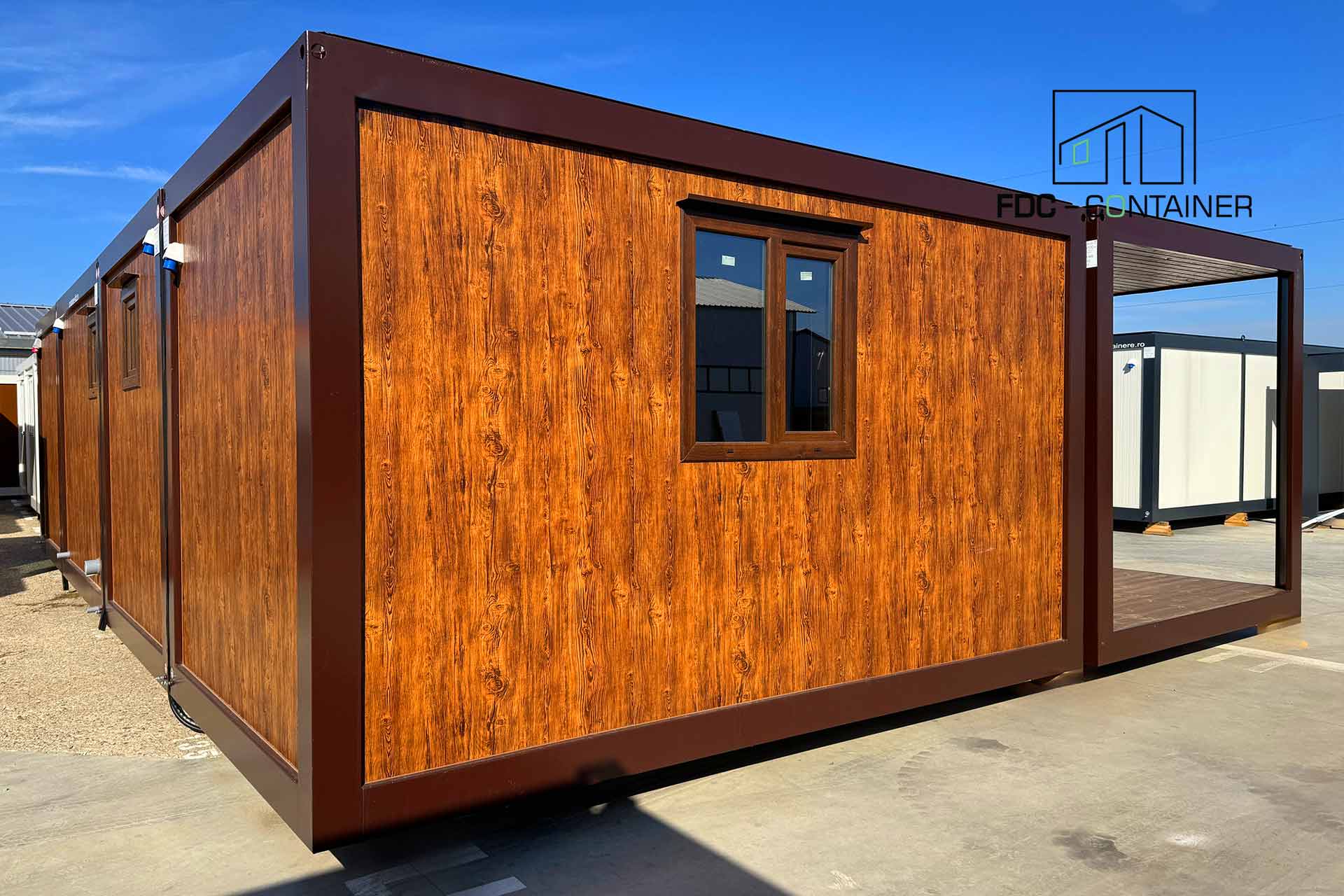 Spa-Zentrum-Seitenfassade-FDC-Container