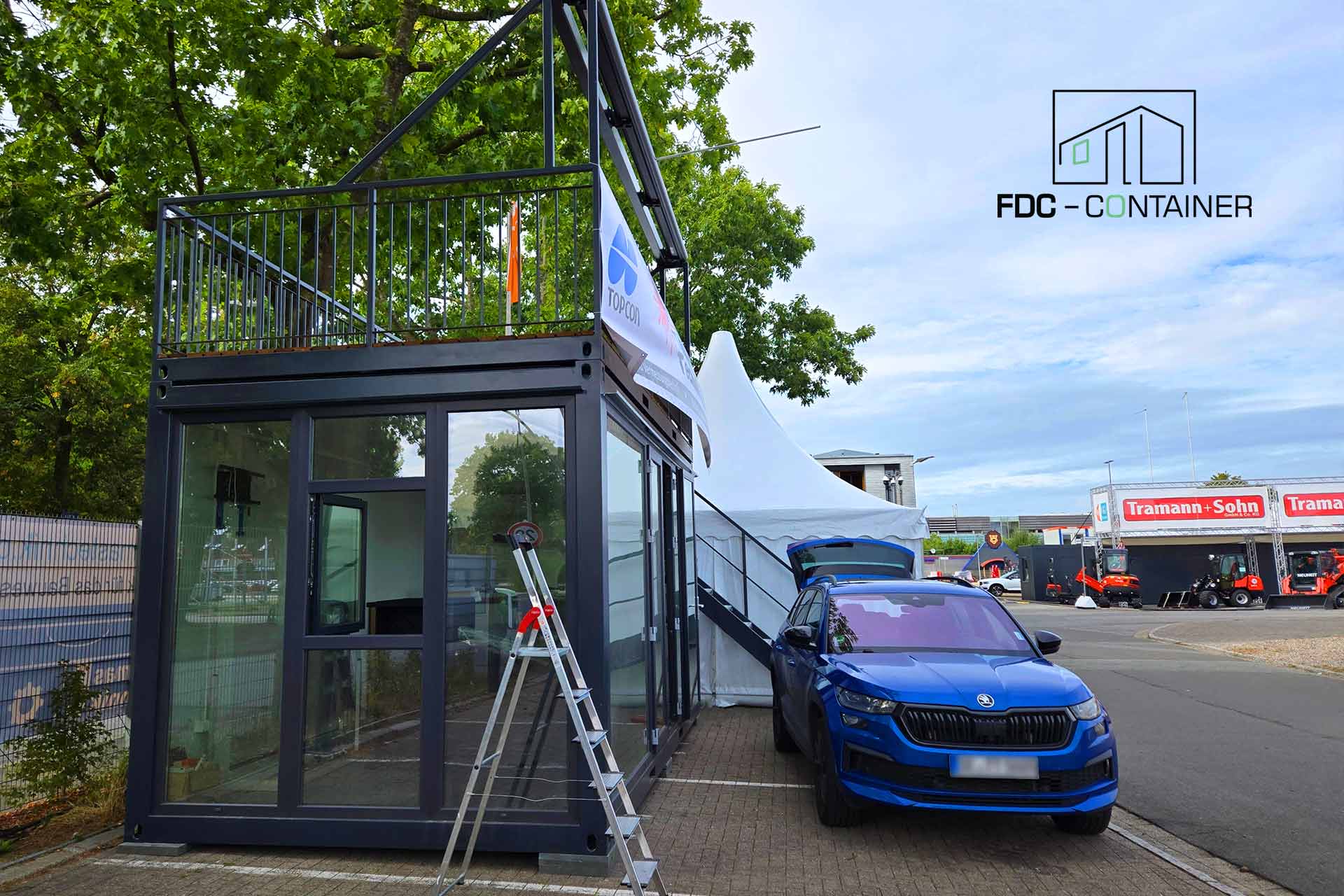 Verglaster-Container-Showroom-–-FDC-Container