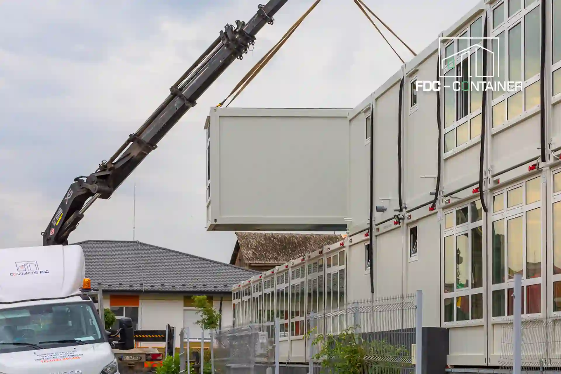 Ensemble aus aufgestockten modularen Containern - FDC Container