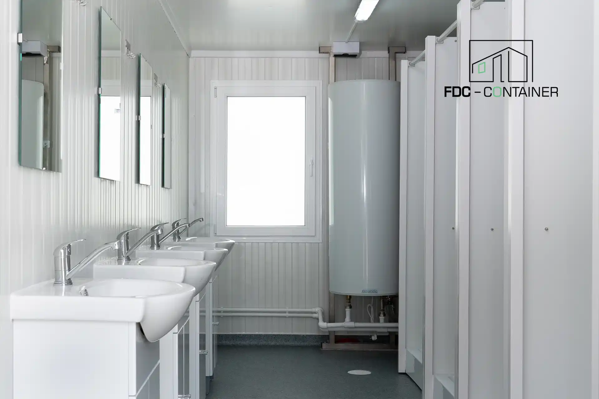 Sanitärcontainer mit Boiler – FDC Container Sanitärcontainer mit Boiler - FDC Container