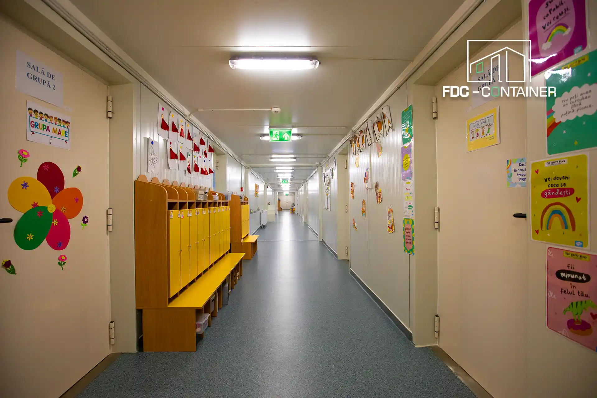 Innenraum einer Containeranlage für Bildungsaktivitäten – FDC Container Innenraum einer Containeranlage für Bildungsaktivitäten - FDC Container
