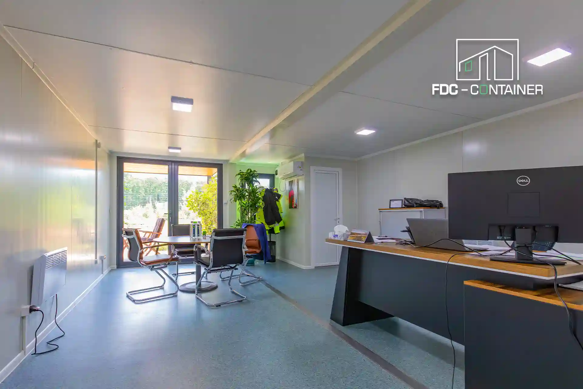 Besprechungsraum als Modulcontainer mit LED-Beleuchtung und Büromöbeln - FDC Container